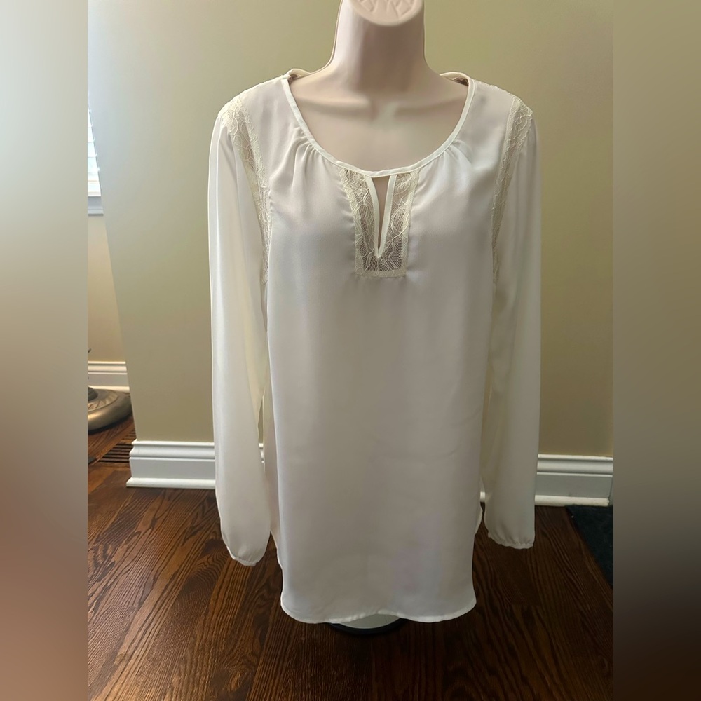 VENUS White Long Sleeve Blouse with lace new without tags size Large